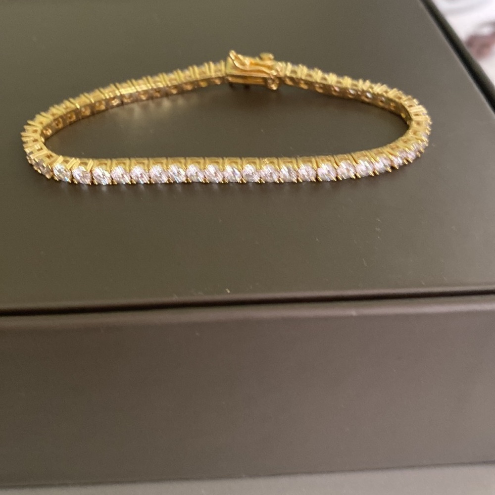 Diamond tennis bracelet from Rosce jewelers